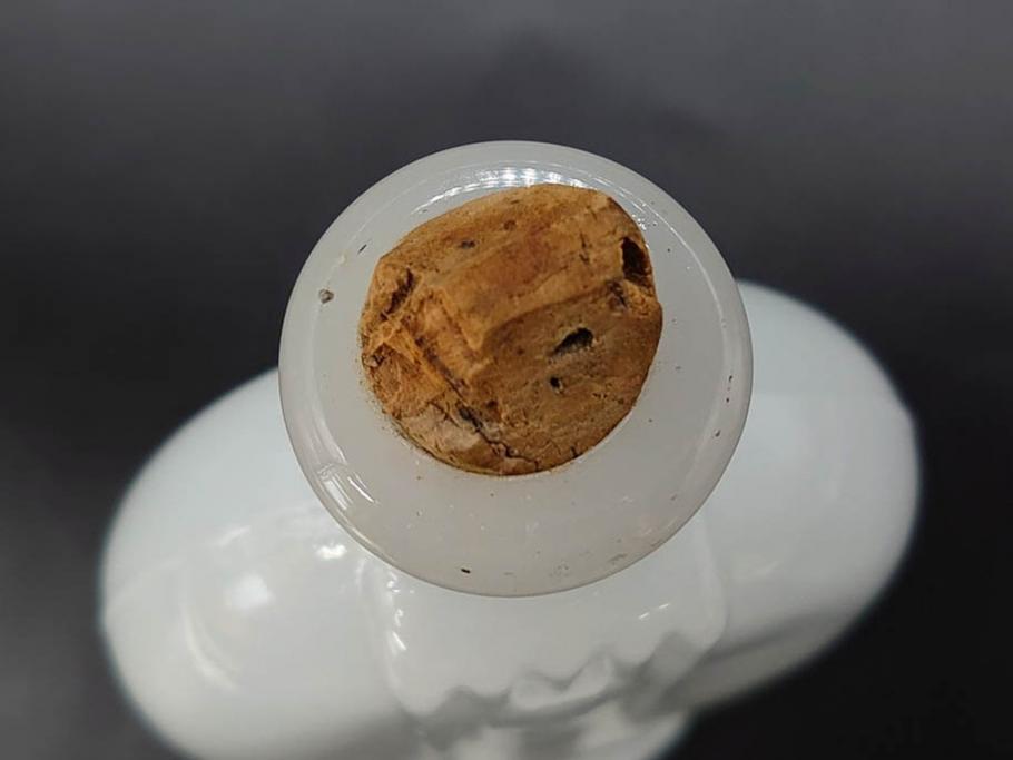 昭和初期～中期　乳白　醤油差し　気品を感じるガラス瓶3点セット(醤油瓶、調味料入れ、ソース、一輪挿し、花器、花生、花入、花瓶、硝子、ビン)(R-083146)
