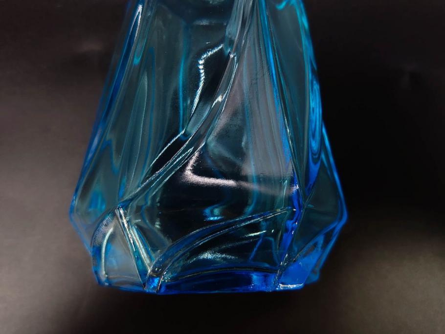 昭和初期～中期　乳白　醤油差し　気品を感じるガラス瓶3点セット(醤油瓶、調味料入れ、ソース、一輪挿し、花器、花生、花入、花瓶、硝子、ビン)(R-083146)