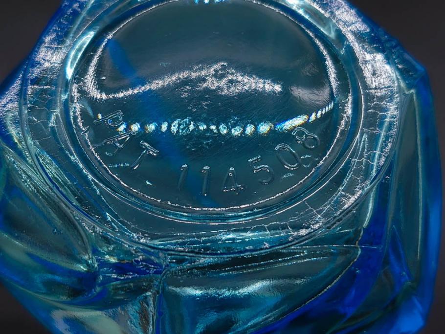 昭和初期～中期　乳白　醤油差し　気品を感じるガラス瓶3点セット(醤油瓶、調味料入れ、ソース、一輪挿し、花器、花生、花入、花瓶、硝子、ビン)(R-083146)