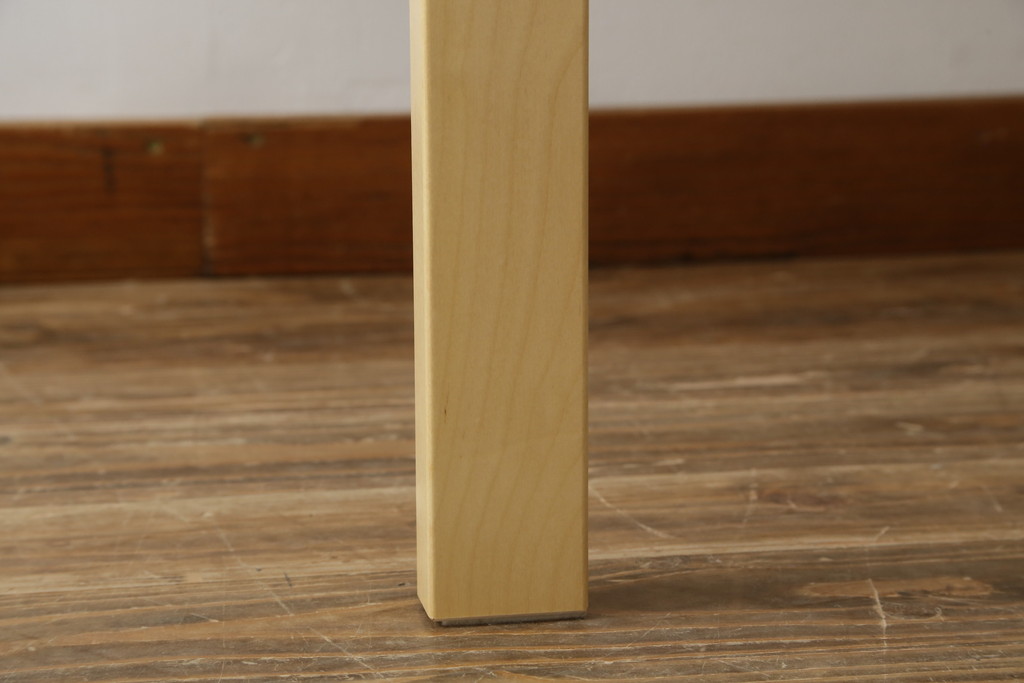中古　超美品　フィンランド　Artek(アルテック)　Alvar Aalto(アルヴァ・アアルト)デザイン　95テーブル　ナチュラルラッカー　木のぬくもりと優しいフォルムが素敵なセミサークルテーブル(ラウンドテーブル、ダイニングテーブル、食卓、半円、半月型、北欧)(定価約22万円)(R-083125)