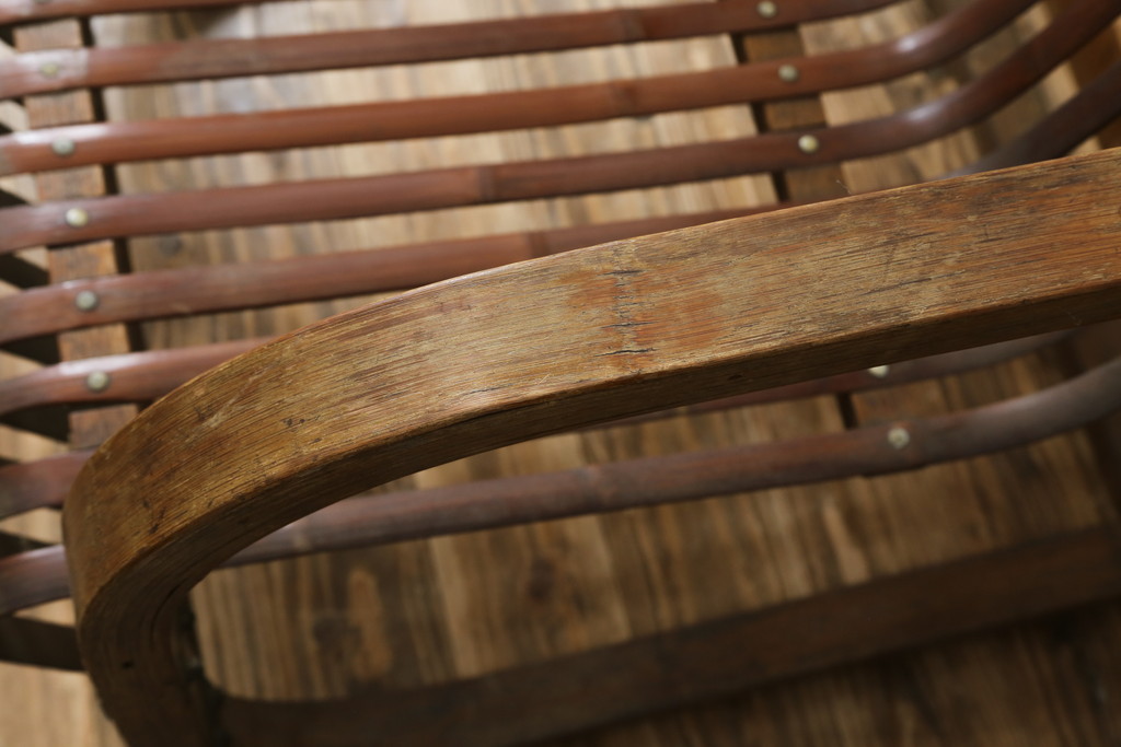 和製ビンテージ　激レア!　補強金具付き　竹興社　城所右文字　EMPRESS BAMBOO　PAT.NO.9520　サイン入り　滑らかな曲線のデザインが美しさと癒しを両立する博物館クラスのバンブーチェア(アームチェア、安楽椅子、イス、椅子、ヴィンテージ)(R-083153)