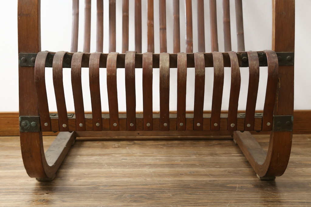 和製ビンテージ　激レア!　補強金具付き　竹興社　城所右文字　EMPRESS BAMBOO　PAT.NO.9520　サイン入り　滑らかな曲線のデザインが美しさと癒しを両立する博物館クラスのバンブーチェア(アームチェア、安楽椅子、イス、椅子、ヴィンテージ)(R-083153)