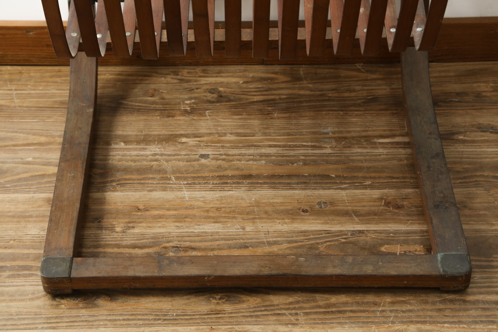 和製ビンテージ　激レア!　補強金具付き　竹興社　城所右文字　EMPRESS BAMBOO　PAT.NO.9520　サイン入り　滑らかな曲線のデザインが美しさと癒しを両立する博物館クラスのバンブーチェア(アームチェア、安楽椅子、イス、椅子、ヴィンテージ)(R-083153)