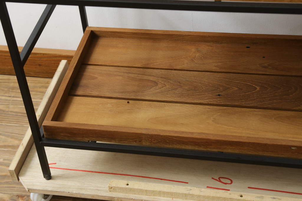 中古　美品　IDEE(イデー)　JATI TUA SHELF(ジャティ  トゥア シェルフ)　Mサイズ　オシャレデザインの空間に心地よく馴染むシェルフ(オープンシェルフ、オープンラック、ディスプレイラック、陳列棚)(定価約12万円)(R-083157)