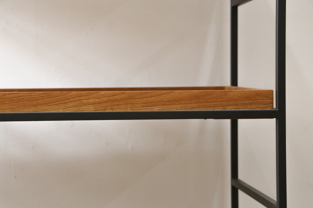 中古　美品　IDEE(イデー)　JATI TUA SHELF(ジャティ  トゥア シェルフ)　Mサイズ　オシャレデザインの空間に心地よく馴染むシェルフ(オープンシェルフ、オープンラック、ディスプレイラック、陳列棚)(定価約12万円)(R-083157)