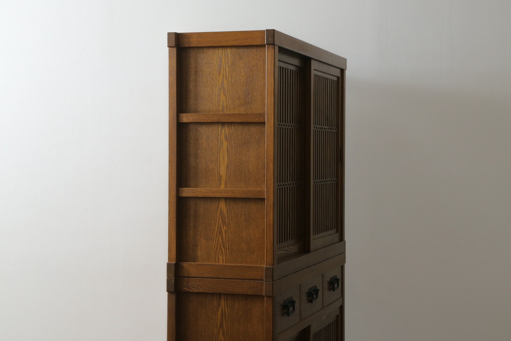 中古　美品　ニレ材　上質な和の空間を演出する二段重ね水屋箪笥(食器棚、茶箪笥、キャビネット、収納棚、戸棚)(R-075552)