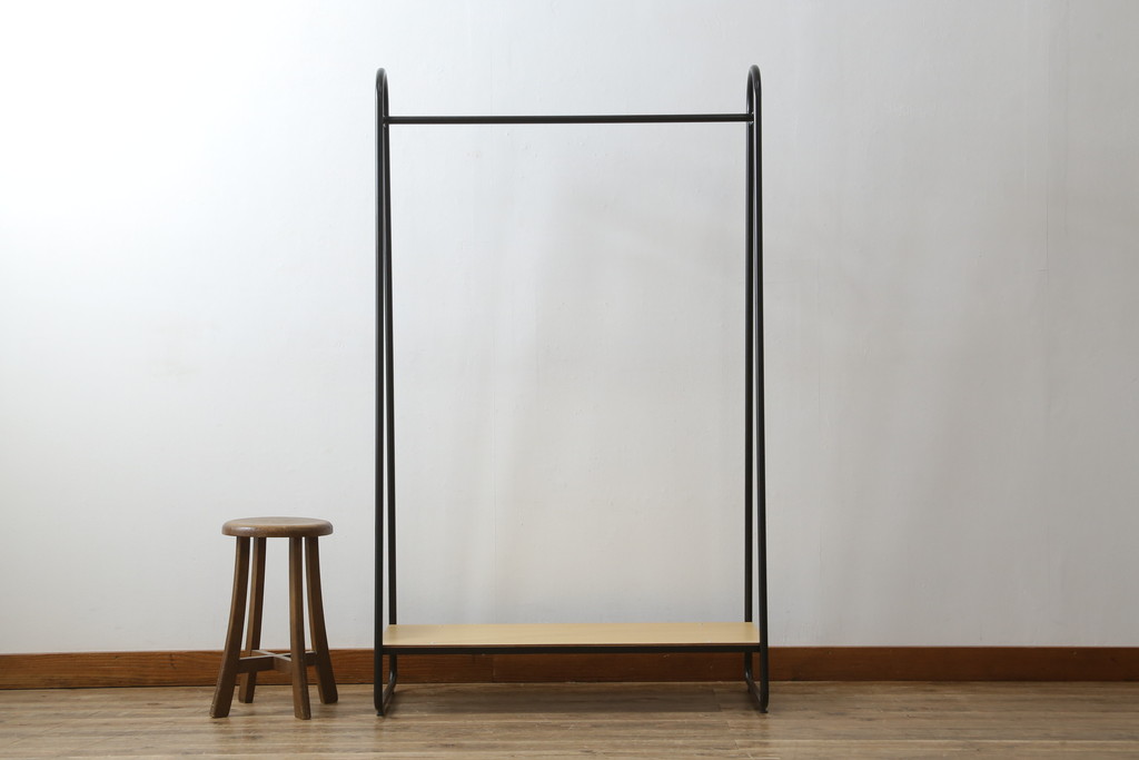 中古　美品　IDEE(イデー)　PAUL HANGER STAND(ポールハンガースタンド)　ナチュラル　シンプルで美しく暮らしに馴染むハンガーラック(洋服掛け、コート掛け、店舗什器)(R-083148)