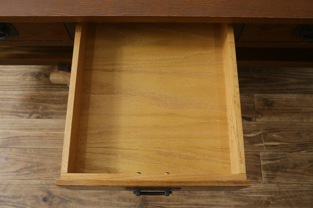 中古　ブランド家具　希少な廃番品　Shin-Lee(シンリー)　引き出し付きがいいね!!上質な作りのローテーブル(センターテーブル、リビングテーブル、座卓)(R-083105)