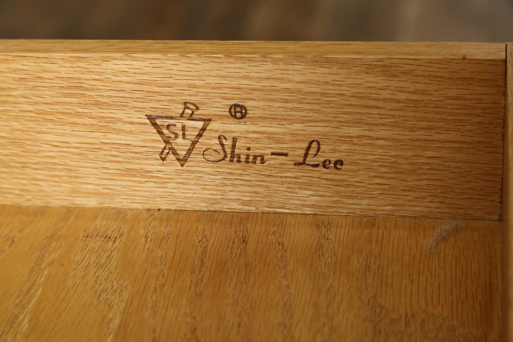 中古　ブランド家具　希少な廃番品　Shin-Lee(シンリー)　引き出し付きがいいね!!上質な作りのローテーブル(センターテーブル、リビングテーブル、座卓)(R-083105)