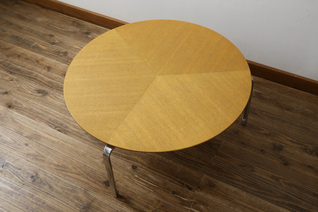 中古　超美品!!　IDEE(イデー)　長大作デザイン　YABANE LOW TABLE ROUND(矢羽ローテーブル/円)　矢羽　杢目の接ぎを活かしたデザインが印象的なローテーブル(ラウンドテーブル、丸テーブル、リビングテーブル、センターテーブル)(定価約30万円)(R-083159)