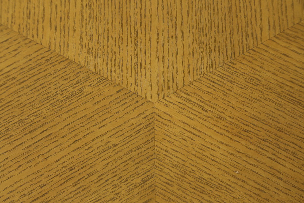 中古　超美品!!　IDEE(イデー)　長大作デザイン　YABANE LOW TABLE ROUND(矢羽ローテーブル/円)　矢羽　杢目の接ぎを活かしたデザインが印象的なローテーブル(ラウンドテーブル、丸テーブル、リビングテーブル、センターテーブル)(定価約30万円)(R-083159)