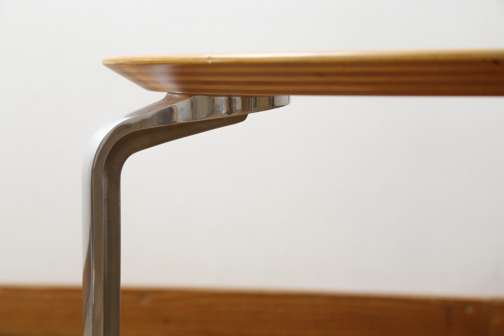 中古　超美品!!　IDEE(イデー)　長大作デザイン　YABANE LOW TABLE ROUND(矢羽ローテーブル/円)　矢羽　杢目の接ぎを活かしたデザインが印象的なローテーブル(ラウンドテーブル、丸テーブル、リビングテーブル、センターテーブル)(定価約30万円)(R-083159)
