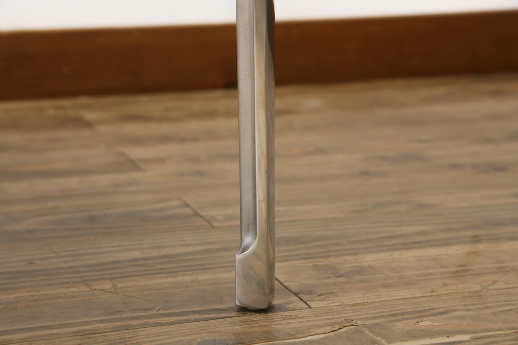 中古　超美品!!　IDEE(イデー)　長大作デザイン　YABANE LOW TABLE ROUND(矢羽ローテーブル/円)　矢羽　杢目の接ぎを活かしたデザインが印象的なローテーブル(ラウンドテーブル、丸テーブル、リビングテーブル、センターテーブル)(定価約30万円)(R-083159)