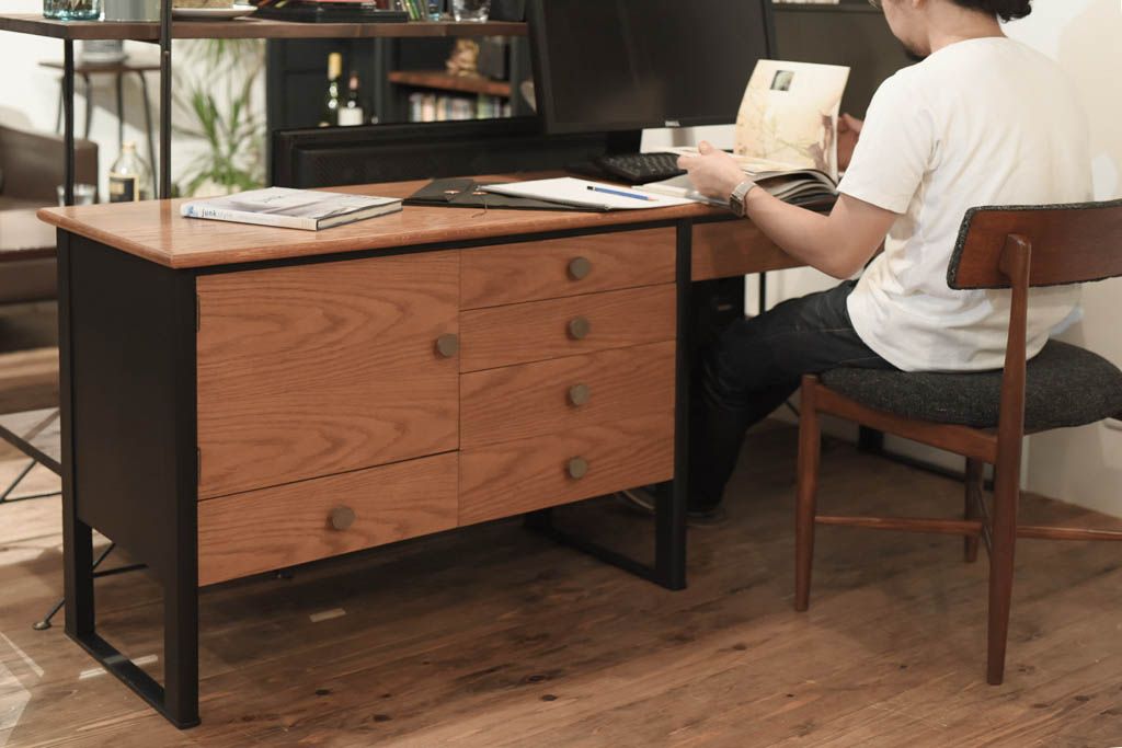 ペイント家具　洗練されたデザインが素敵な片袖机(デスク、在宅ワーク、在宅用学習机)
