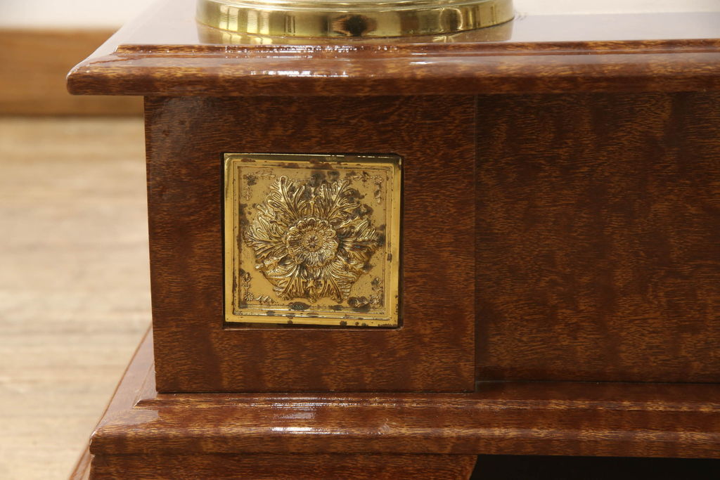 中古　イタリア製　異彩を放つデザインが魅力的なセンターテーブル(ローテーブル)(R-050000)