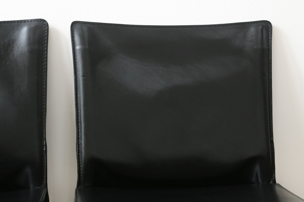 中古　Cassina(カッシーナ)　412　CAB(キャブ)　MARIO BELLINI(マリオベリーニ)　ブラック(黒)　シンプルモダンな空間づくりに活躍するアームレスチェア2脚セット(ダイニングチェア、椅子、イス)(定価2脚で約48万円)(R-068581)