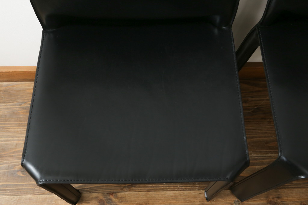 中古　Cassina(カッシーナ)　412　CAB(キャブ)　MARIO BELLINI(マリオベリーニ)　ブラック(黒)　シンプルモダンな空間づくりに活躍するアームレスチェア2脚セット(ダイニングチェア、椅子、イス)(定価2脚で約48万円)(R-068581)