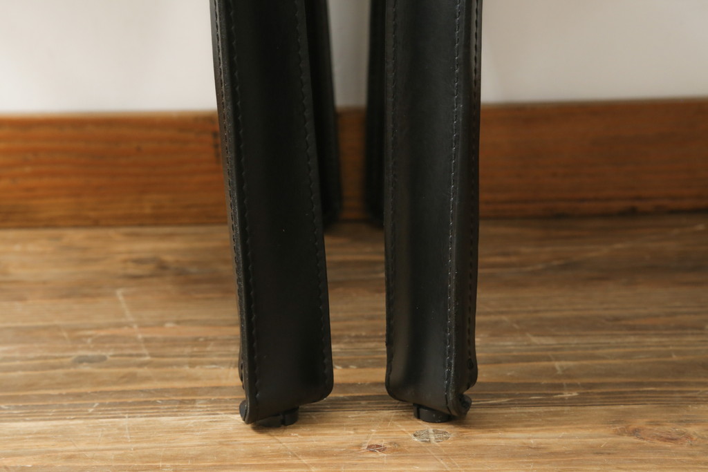 中古　Cassina(カッシーナ)　412　CAB(キャブ)　MARIO BELLINI(マリオベリーニ)　ブラック(黒)　シンプルモダンな空間づくりに活躍するアームレスチェア2脚セット(ダイニングチェア、椅子、イス)(定価2脚で約48万円)(R-068581)
