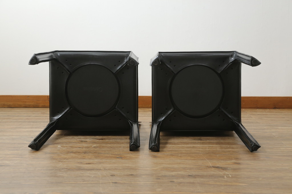 中古　Cassina(カッシーナ)　412　CAB(キャブ)　MARIO BELLINI(マリオベリーニ)　ブラック(黒)　シンプルモダンな空間づくりに活躍するアームレスチェア2脚セット(ダイニングチェア、椅子、イス)(定価2脚で約48万円)(R-068581)