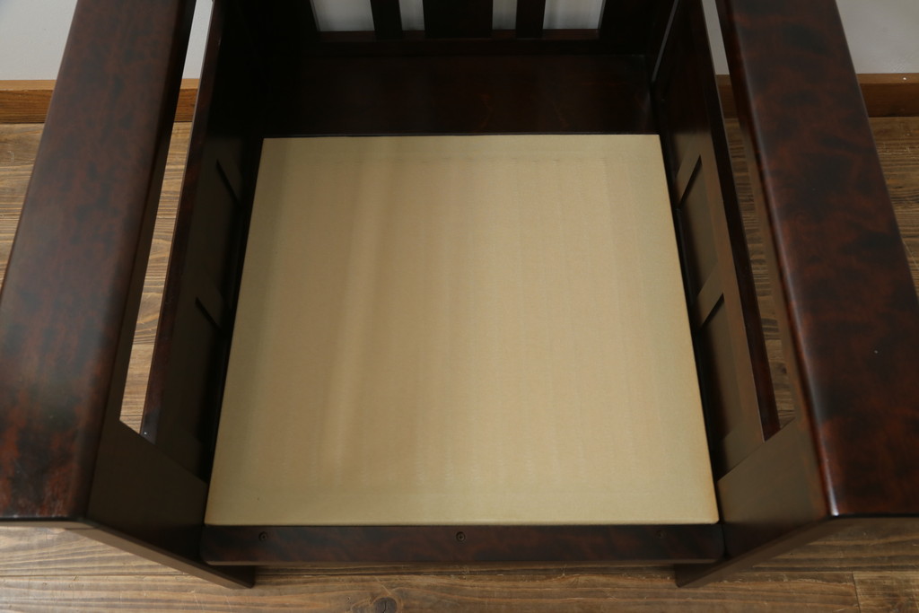 中古　北海道民芸家具　HM220　落ち着いた色合いと重厚な佇まいが魅力的なアームチェア(1人掛けソファ、アームソファ、椅子、イス)(R-070807)