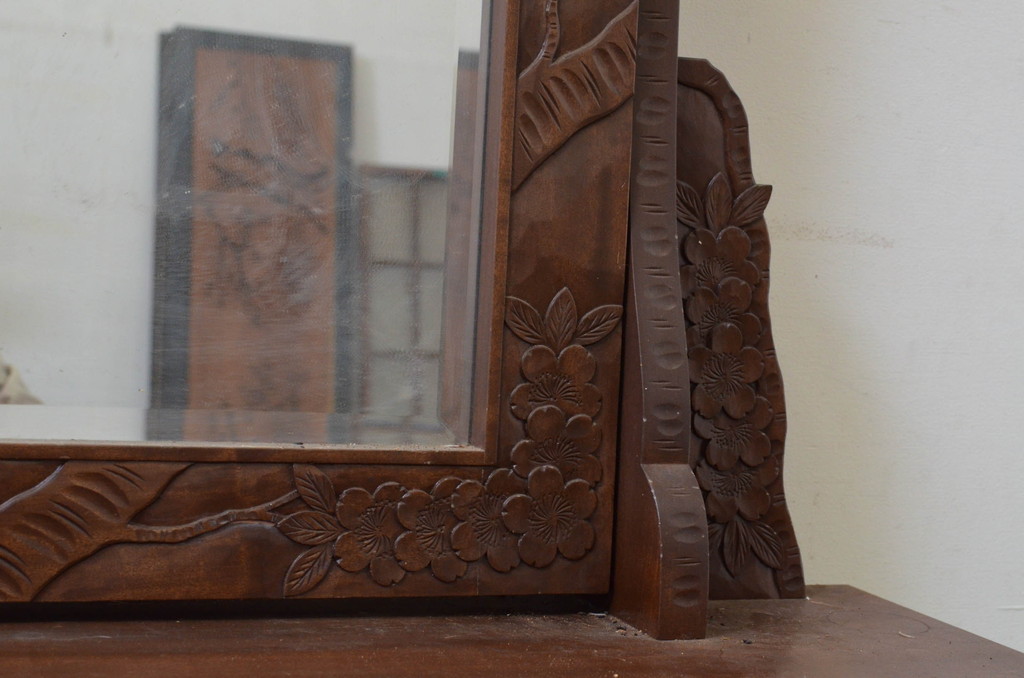 中古　軽井沢彫り　細部まで丁寧に施された桜の彫刻が美しい鏡台(ドレッサー、姿見、ミラー)(R-069535)