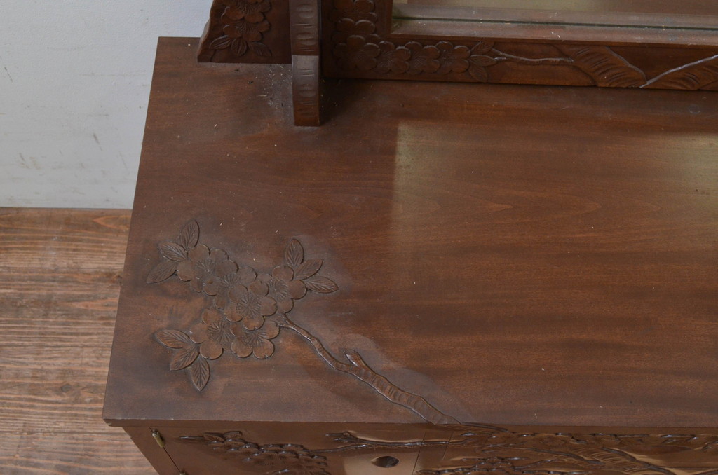 中古　軽井沢彫り　細部まで丁寧に施された桜の彫刻が美しい鏡台(ドレッサー、姿見、ミラー)(R-069535)