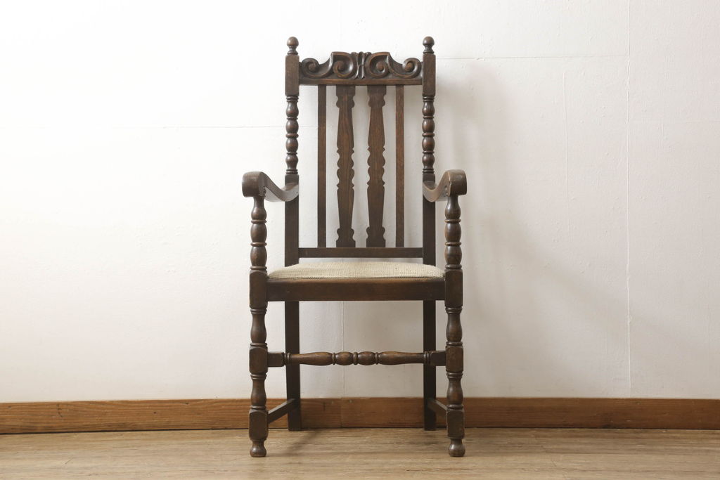 和製アンティーク　ナラ材　クラシカルな雰囲気を醸し出す彫刻入りアームチェア(ダイニングチェア、椅子、イス)(R-061001)