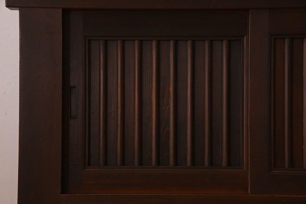 アンティーク家具　明治大正期　六尺　前面檜材　重厚なデザインの水屋箪笥ローボード
