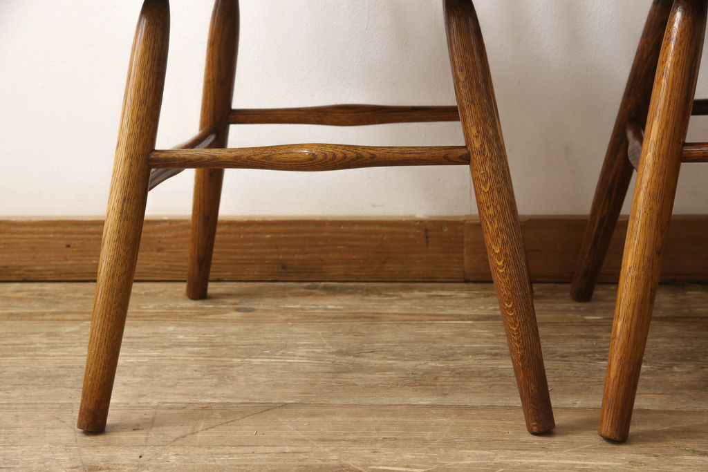 中古 IDC大塚家具取扱品 Shin-Lee(シンリー) 滑らかな木肌とシックな佇まいが魅力のダイニングチェア2脚セット(板座チェア、椅子、イス)(R-061741)