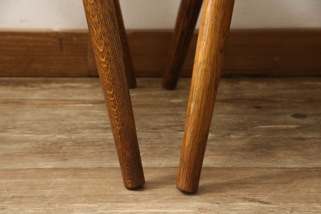 中古 IDC大塚家具取扱品 Shin-Lee(シンリー) 滑らかな木肌とシックな佇まいが魅力のダイニングチェア2脚セット(板座チェア、椅子、イス)(R-061741)