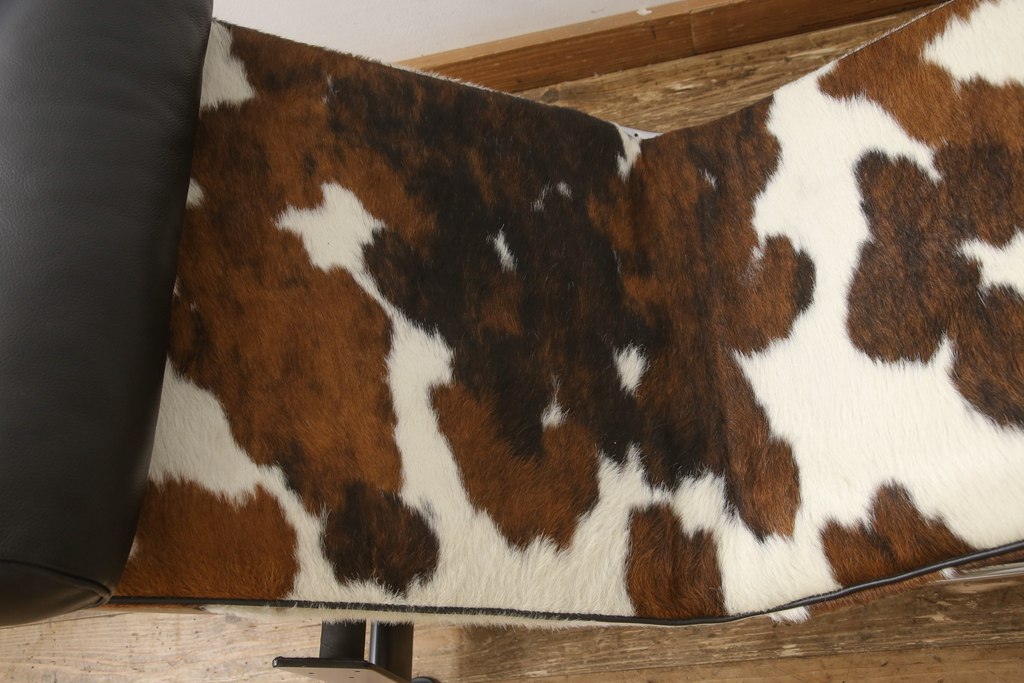 中古　美品　Cassina(カッシーナ)　Le Corbusier(ル・コルビュジエ)　LC4　シェーズロング(寝椅子、カウチ)(定価約92万円)(R-052565)