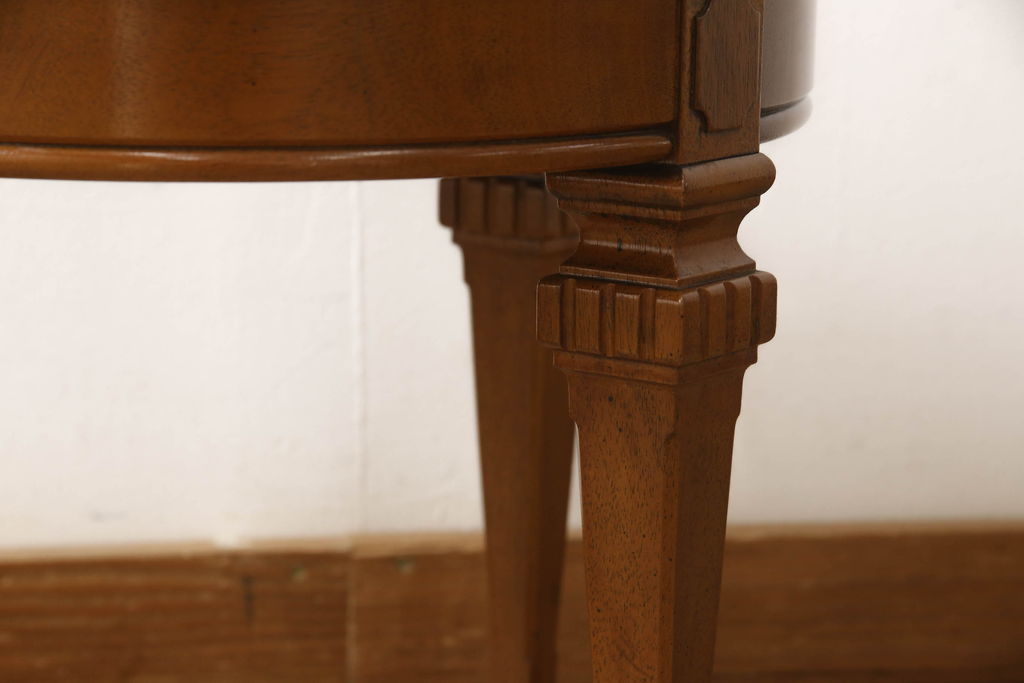 中古　希少品　DREXEL HERITAGE(ドレクセルヘリテイジ)　艶のある木の色合いと凝った脚のデザインが素敵なスツール(丸椅子、木製チェア、イス)(R-061381)