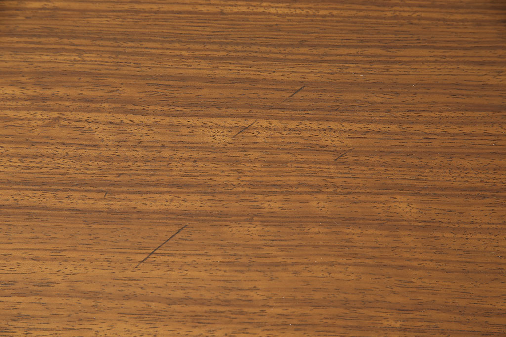 イギリスヴィンテージ　トーラ材　真鍮の縁取りと引き手が気品を高めるシンプルなチェスト(引き出し、サイドボード、ビンテージ)(R-050204)