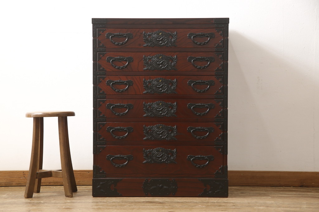 中古　美品　欅産業　漆塗り　迫力たっぷりの牡丹金具が付いた仙台箪笥(小箪笥、収納箪笥、引き出し、サイドチェスト)(R-056612)