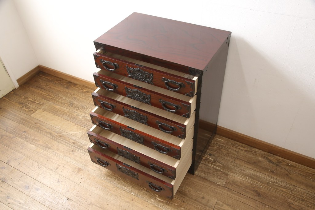 中古　美品　欅産業　漆塗り　迫力たっぷりの牡丹金具が付いた仙台箪笥(小箪笥、収納箪笥、引き出し、サイドチェスト)(R-056612)