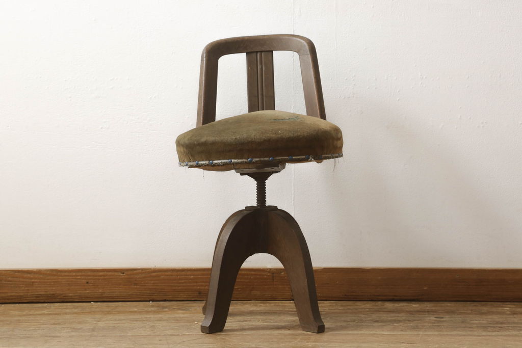 和製アンティーク　ナラ材製　昭和初期頃のレトロ感たっぷりな回転椅子(回転イス、デスクチェア、ドクターチェア)(R-061324)