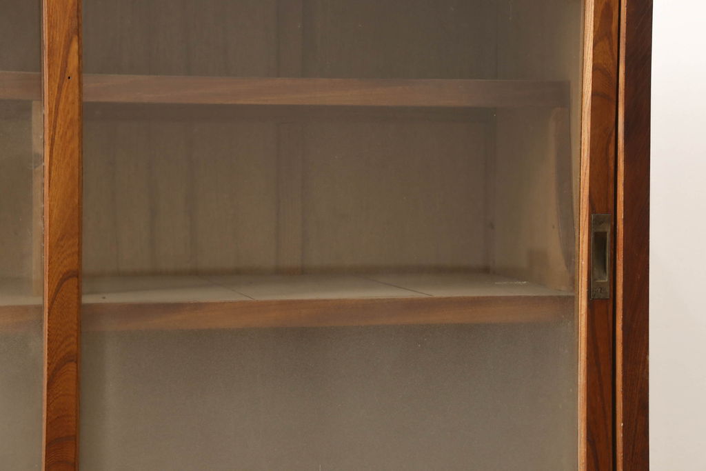 和製アンティーク　前面欅(ケヤキ)材　古き良き時代の趣が溢れる収納棚(戸棚、キャビネット、茶棚)(R-061344)