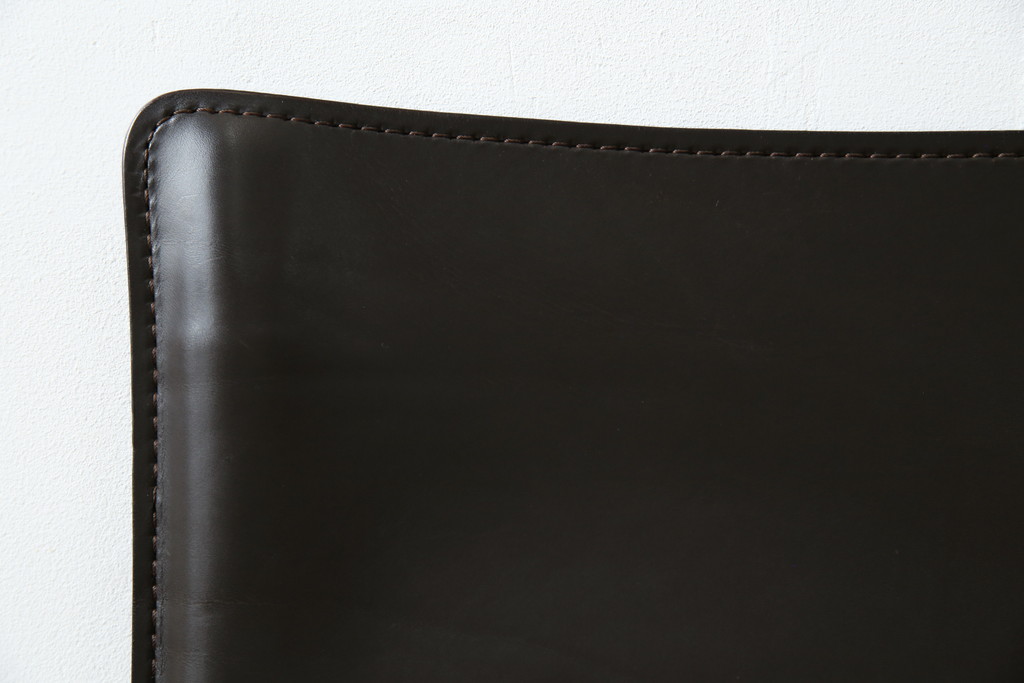 中古　Cassina(カッシーナ)　412　CAB(キャブ)　MARIO BELLINI(マリオベリーニ)　シンプルモダンな空間づくりに活躍するアームレスチェア(ダイニングチェア、椅子、イス)(定価約26万4千円)(R-083306)