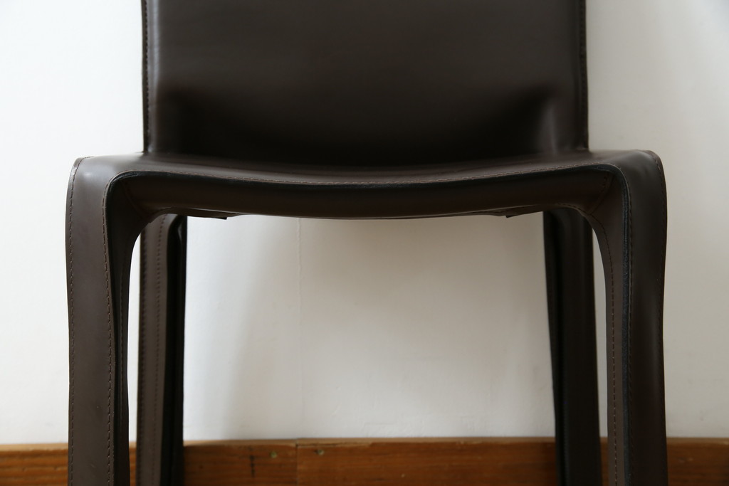 中古　Cassina(カッシーナ)　412　CAB(キャブ)　MARIO BELLINI(マリオベリーニ)　シンプルモダンな空間づくりに活躍するアームレスチェア(ダイニングチェア、椅子、イス)(定価約26万4千円)(R-083306)