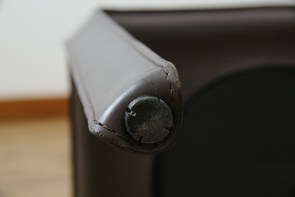 中古　Cassina(カッシーナ)　412　CAB(キャブ)　MARIO BELLINI(マリオベリーニ)　シンプルモダンな空間づくりに活躍するアームレスチェア(ダイニングチェア、椅子、イス)(定価約26万4千円)(R-083306)