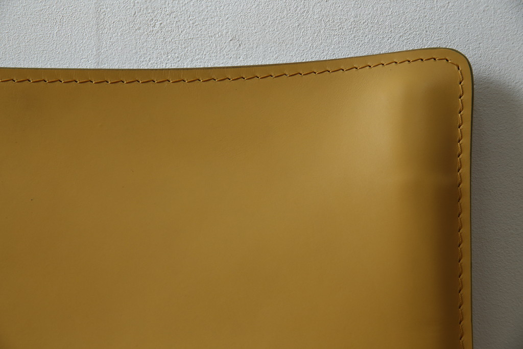 中古　美品　Cassina(カッシーナ)　412　CAB(キャブ)　MARIO BELLINI(マリオベリーニ)　シンプルモダンな空間づくりに活躍するアームレスチェア(ダイニングチェア、椅子、イス)(定価約24万円)(R-083305)