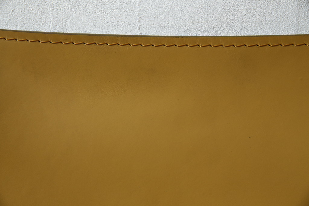 中古　美品　Cassina(カッシーナ)　412　CAB(キャブ)　MARIO BELLINI(マリオベリーニ)　シンプルモダンな空間づくりに活躍するアームレスチェア(ダイニングチェア、椅子、イス)(定価約24万円)(R-083305)