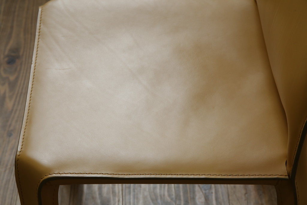 中古　美品　Cassina(カッシーナ)　412　CAB(キャブ)　MARIO BELLINI(マリオベリーニ)　シンプルモダンな空間づくりに活躍するアームレスチェア(ダイニングチェア、椅子、イス)(定価約24万円)(R-083305)