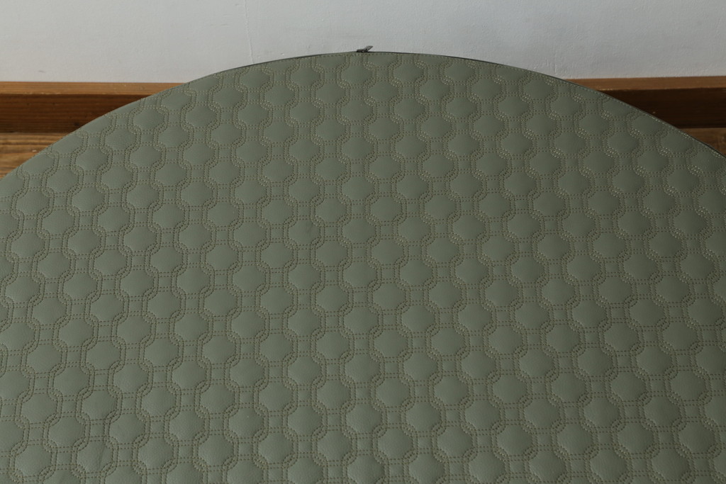中古　イタリア　ミノッティ(Minotti)　ヤング(YANG)　本革(レザー)　トップのステッチが素敵な洗練された佇まいのオットマン(フットスツール、1Pソファ、椅子、テーブルトップ)(R-070147)