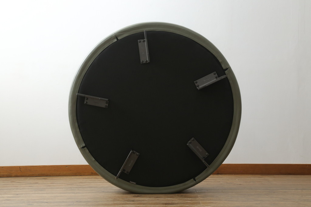 中古　イタリア　ミノッティ(Minotti)　ヤング(YANG)　本革(レザー)　トップのステッチが素敵な洗練された佇まいのオットマン(フットスツール、1Pソファ、椅子、テーブルトップ)(R-070147)