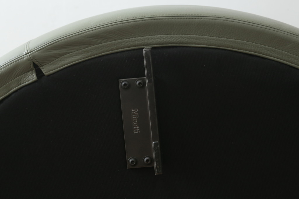 中古　イタリア　ミノッティ(Minotti)　ヤング(YANG)　本革(レザー)　トップのステッチが素敵な洗練された佇まいのオットマン(フットスツール、1Pソファ、椅子、テーブルトップ)(R-070147)