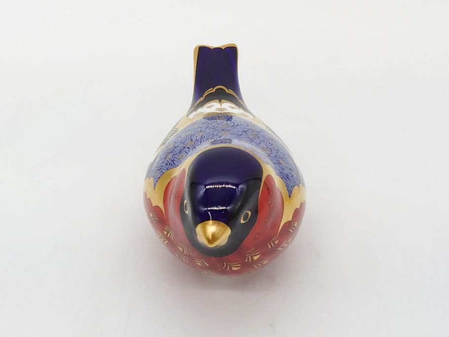 イギリス　ROYAL CROWN DERBY(ロイヤルクラウンダービー)　Bullfinch(ブルフィンチ)　華やかな中に可愛らしさを漂わせるフィギュリン(置き物、置物、陶器、オブジェ、ディスプレイ、2004、アトリ科ウソ属、小鳥、英国)(R-076748)
