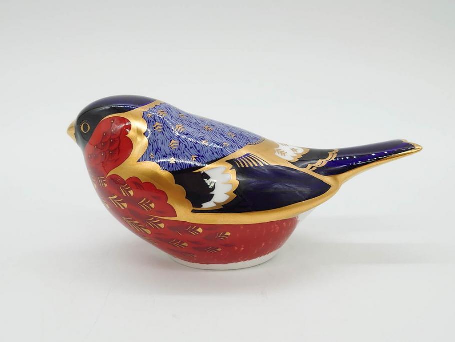 イギリス　ROYAL CROWN DERBY(ロイヤルクラウンダービー)　Bullfinch(ブルフィンチ)　華やかな中に可愛らしさを漂わせるフィギュリン(置き物、置物、陶器、オブジェ、ディスプレイ、2004、アトリ科ウソ属、小鳥、英国)(R-076748)