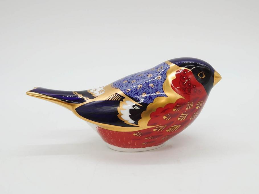 イギリス　ROYAL CROWN DERBY(ロイヤルクラウンダービー)　Bullfinch(ブルフィンチ)　華やかな中に可愛らしさを漂わせるフィギュリン(置き物、置物、陶器、オブジェ、ディスプレイ、2004、アトリ科ウソ属、小鳥、英国)(R-076748)