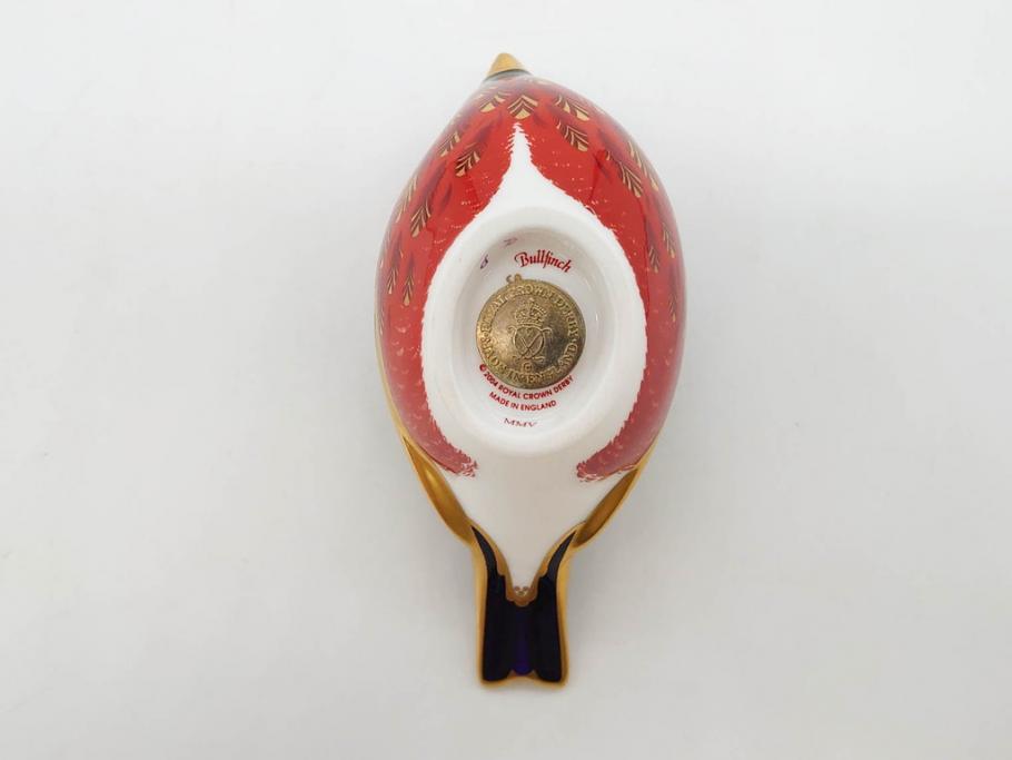イギリス　ROYAL CROWN DERBY(ロイヤルクラウンダービー)　Bullfinch(ブルフィンチ)　華やかな中に可愛らしさを漂わせるフィギュリン(置き物、置物、陶器、オブジェ、ディスプレイ、2004、アトリ科ウソ属、小鳥、英国)(R-076748)